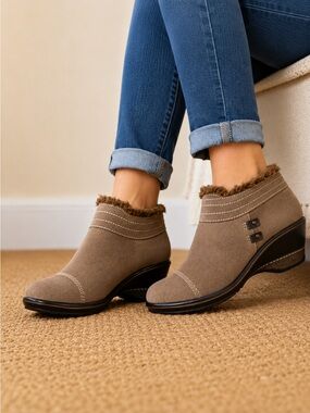 Jambu Beijing Taupe Faux Fur Lined Ankle Booties 6.5